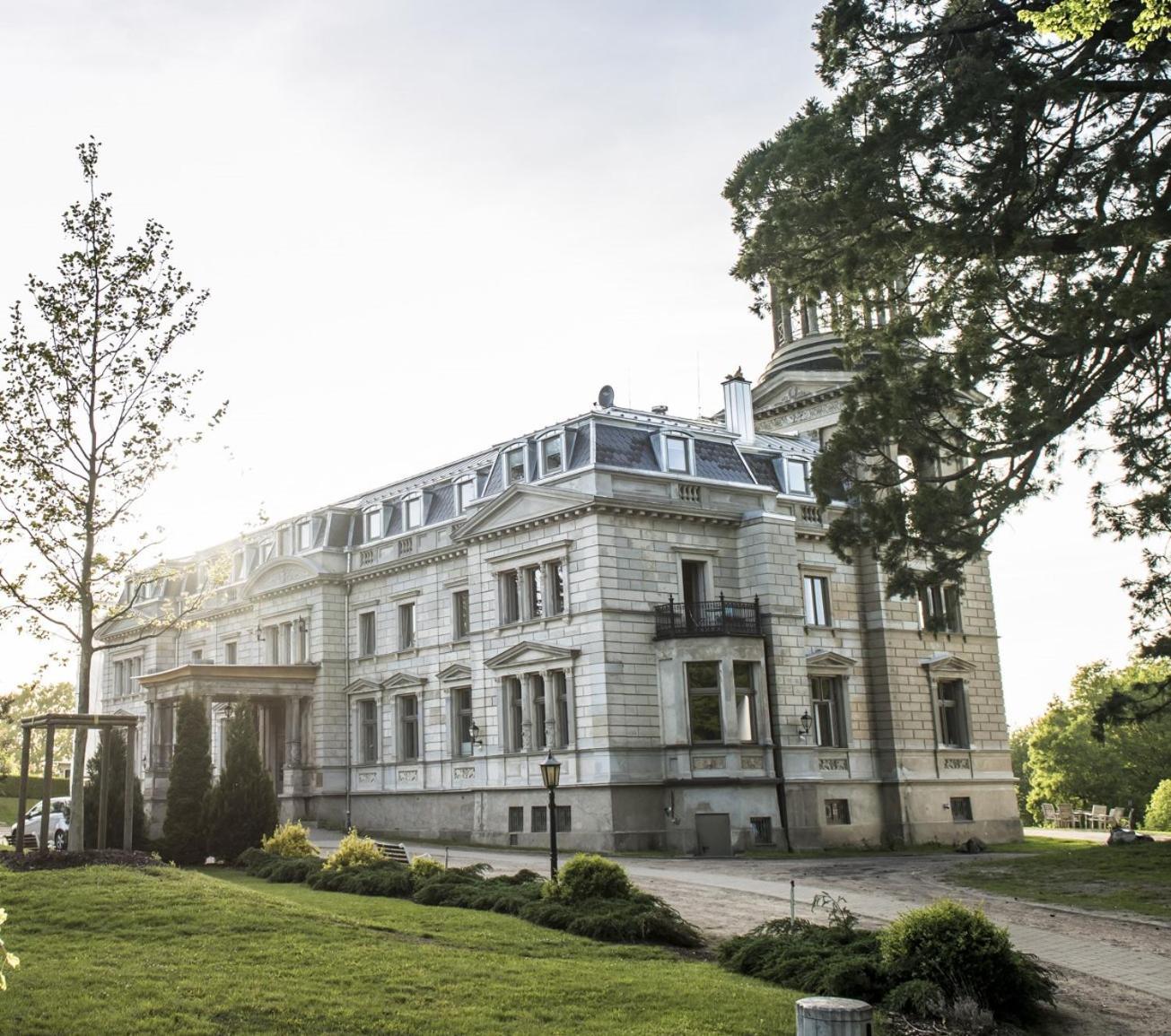 Schloss Kaarz Mit Park Hotel Exterior photo