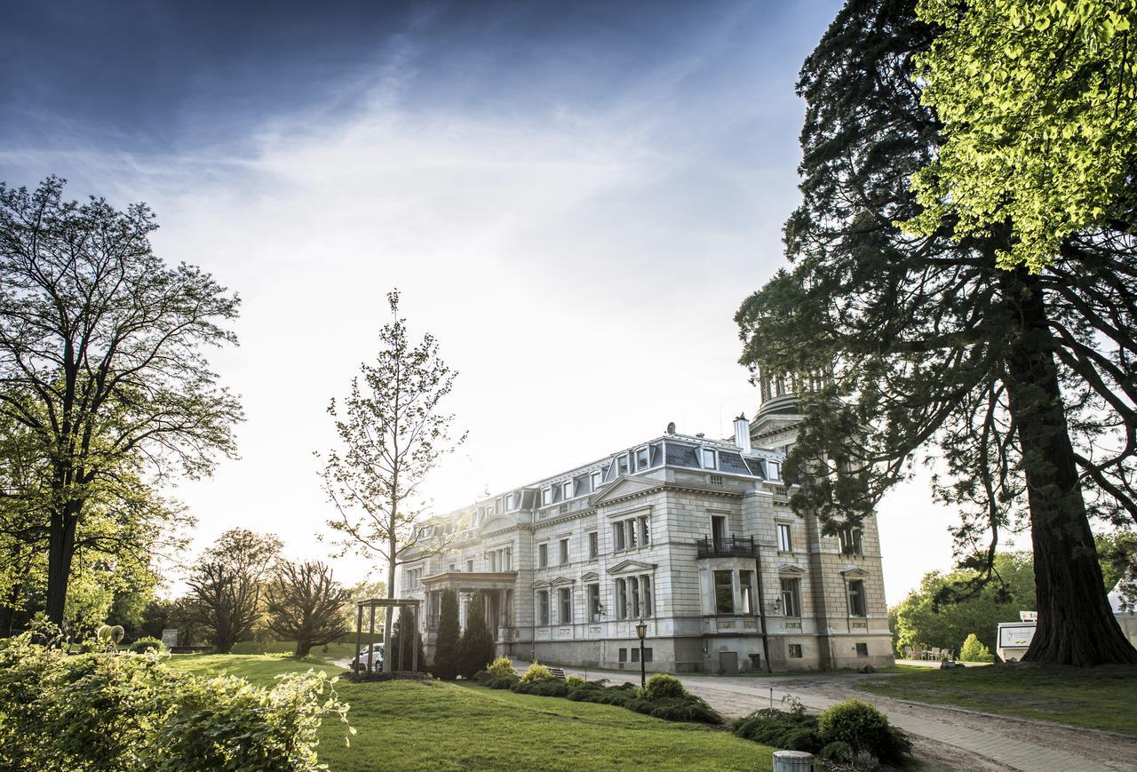 Schloss Kaarz Mit Park Hotel Exterior photo